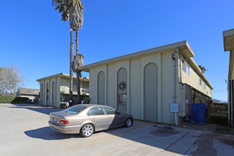 835-859 13th Street in Imperial Beach, CA - Building Photo - Building Photo