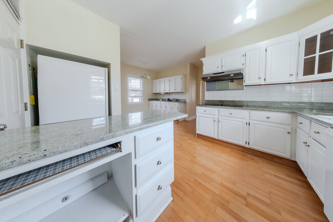 property at 1648 W Cullerton St