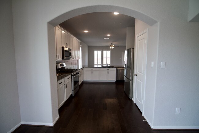 383 Leadtree Loop in Mustang Ridge, TX - Foto de edificio - Building Photo