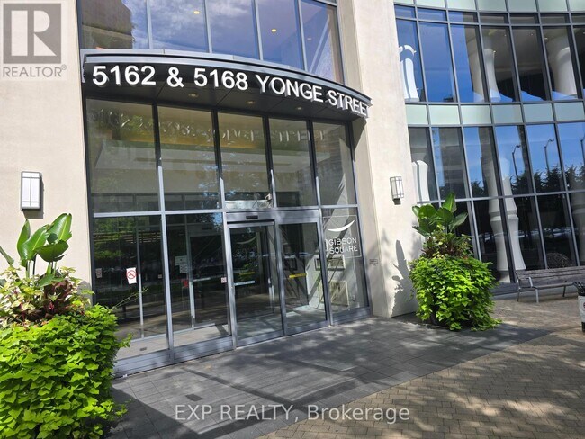 5168 Yonge St in Toronto, ON - Building Photo - Building Photo
