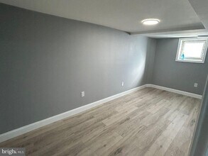 5718 Florence Ave in Philadelphia, PA - Building Photo - Building Photo