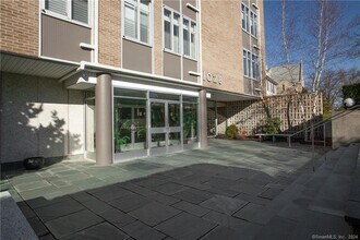 1028 Farmington Ave in West Hartford, CT - Building Photo - Building Photo