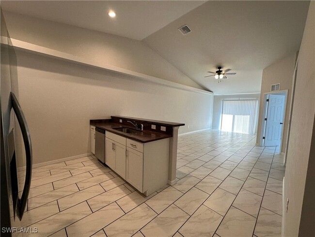 2943 Skyline Blvd in Cape Coral, FL - Building Photo - Building Photo
