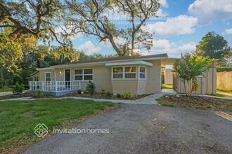 411 Seffner Valrico Rd in Valrico, FL - Foto de edificio - Building Photo