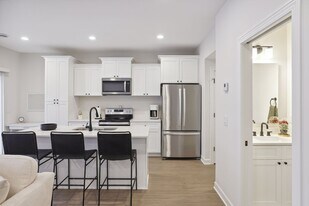 983 Dailey Pl in River Falls, WI - Building Photo