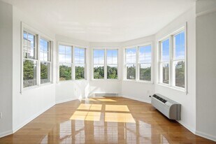 30 Freedom Way in Jersey City, NJ - Building Photo