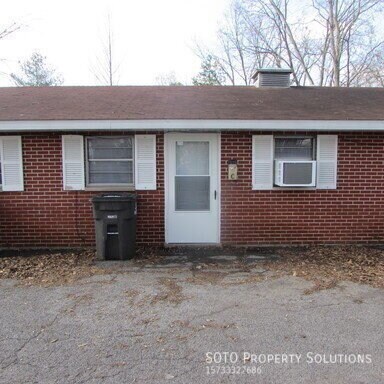 326 S Spring St in Perryville, MO - Foto de edificio