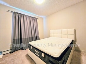 1144 Adamson Dr SW in Edmonton, AB - Building Photo - Building Photo