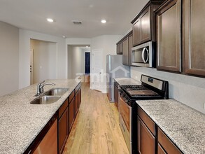 8106 Cottage Rose Dr in Austin, TX - Building Photo - Building Photo