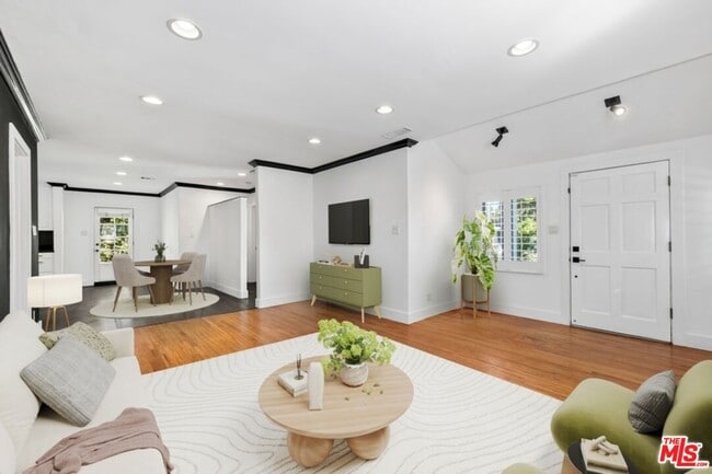 5711 Rhea Ave in Los Angeles, CA - Building Photo - Building Photo