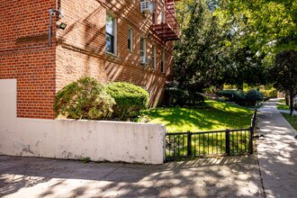 Florida Gardens in Briarwood, NY - Foto de edificio - Building Photo