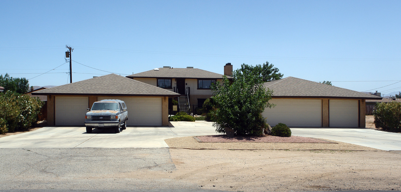 15565 Rancherias Rd in Apple Valley, CA - Building Photo