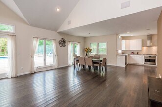 1 Mountain Laurel Ln in Southampton, NY - Building Photo - Building Photo