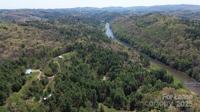355 Round Knob Church Rd in West Jefferson, NC - Building Photo - Building Photo