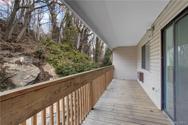 23 Hillside Terrace in White Plains, NY - Foto de edificio - Building Photo