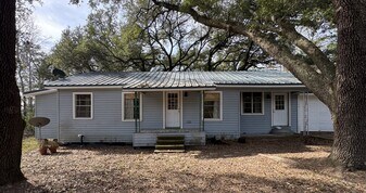 7148 State Hwy 75 S in Huntsville, TX - Building Photo