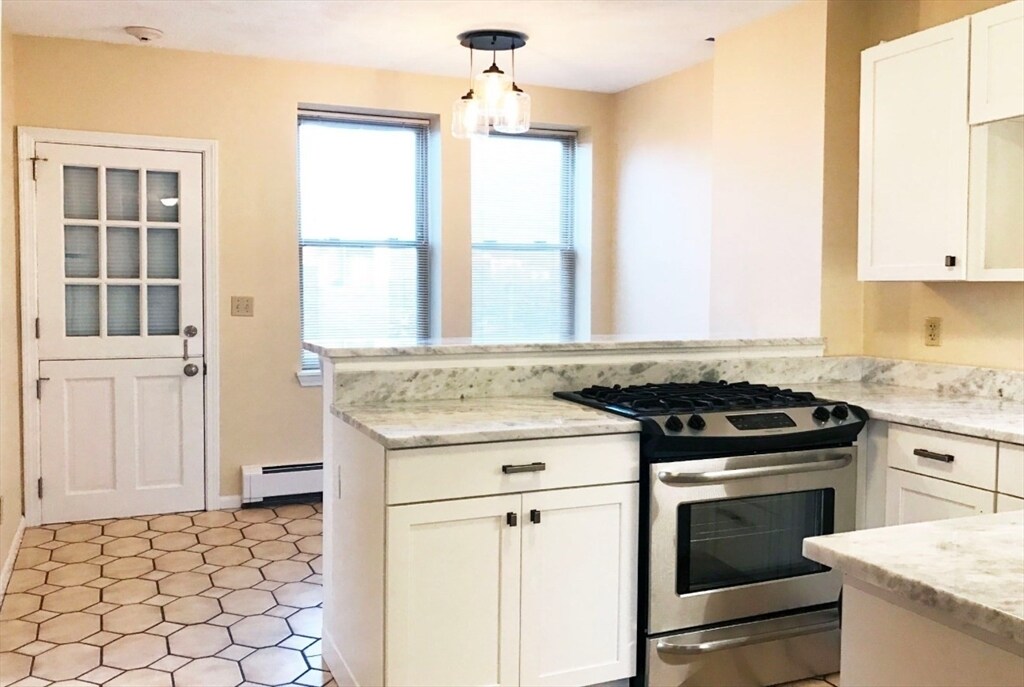 149 Cottage St, Unit 3 in Boston, MA - Building Photo
