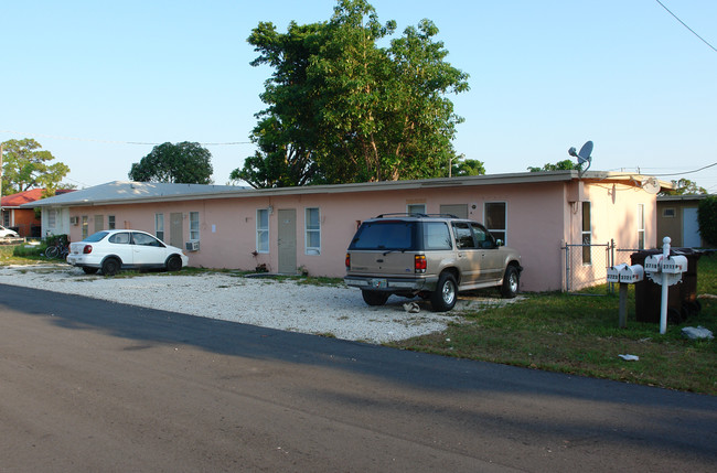 3717-3723 SW 14th St in Fort Lauderdale, FL - Building Photo - Building Photo