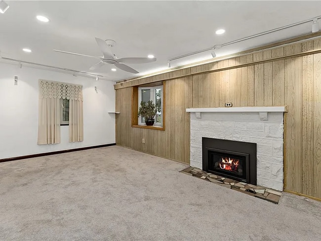 350 Broadway Dr in Pittsburgh, PA - Foto de edificio - Building Photo