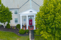 Royal Oaks Condominiums in Louisville, KY - Foto de edificio - Building Photo