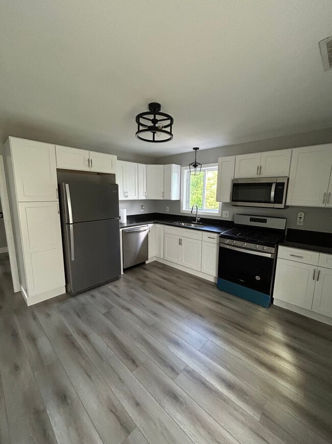 58 Ninth St, Unit 2 in East Providence, RI - Building Photo - Building Photo