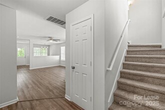 8818 Sharonbrook Dr in Charlotte, NC - Building Photo - Building Photo