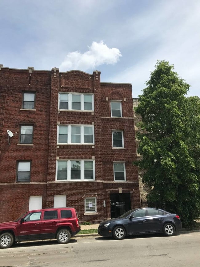 3239 Damen N Ave, Unit 3
