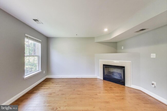12804 Short Hills Dr in Clarksburg, MD - Building Photo - Building Photo