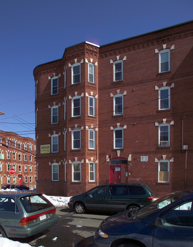 168 West St in Holyoke, MA - Foto de edificio - Building Photo