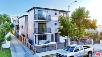 4642 St Elmo Dr in Los Angeles, CA - Building Photo