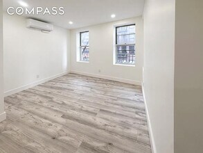 55 Spring St in New York, NY - Building Photo - Building Photo