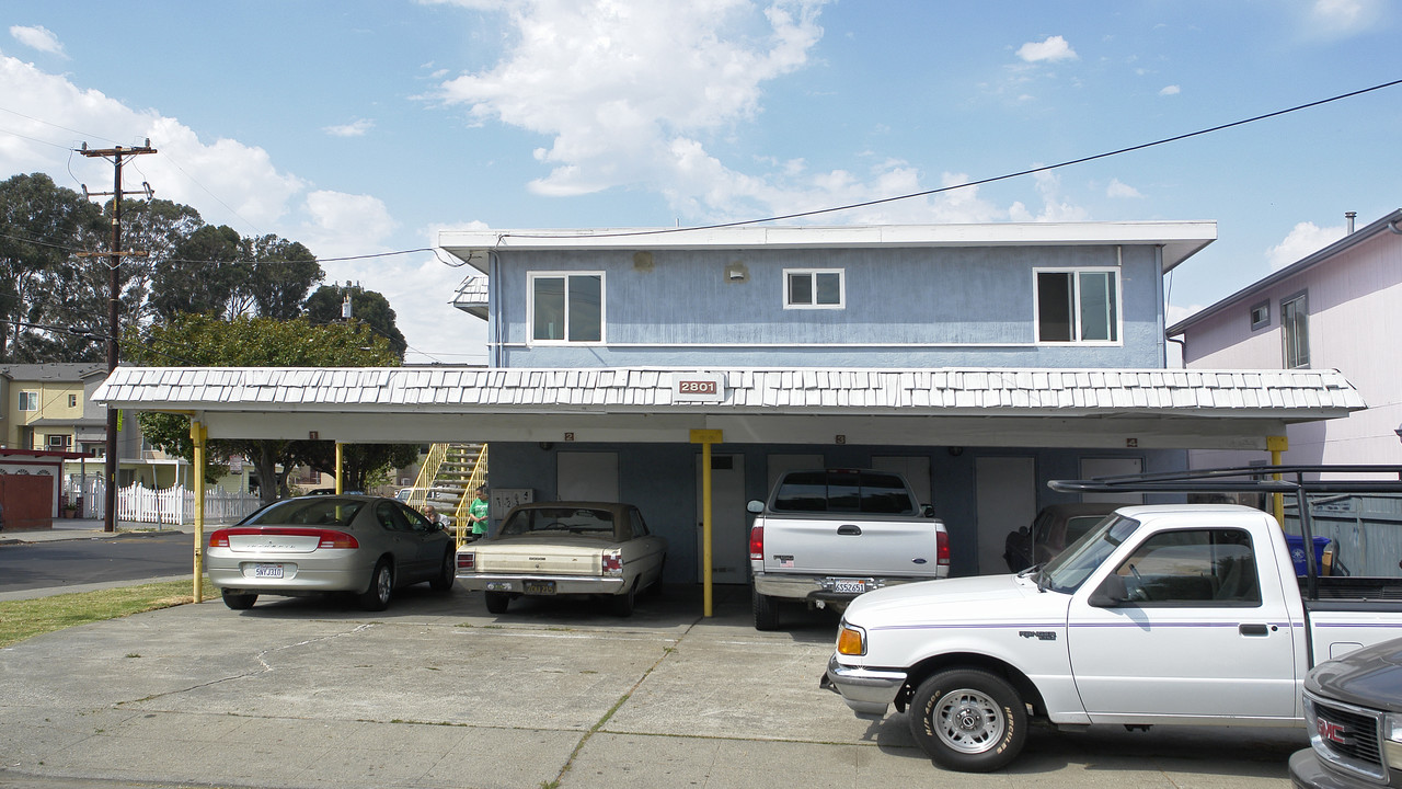 2801 11th St in San Pablo, CA - Building Photo