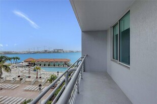 335 S Biscayne Blvd, Unit 1004 in Miami, FL - Building Photo