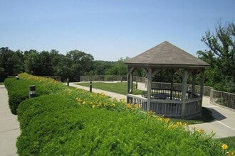 Englewood Vista in Gladstone, MO - Building Photo - Building Photo