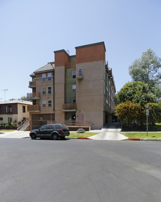 321 S Occidental Blvd in Los Angeles, CA - Foto de edificio - Building Photo