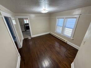 124 5th St S, Unit 2-Upper in Virginia, MN - Building Photo - Building Photo