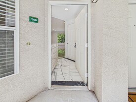 300 Caldecott Ln in Oakland, CA - Building Photo