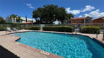 7733 SW 94th Ln in Miami, FL - Building Photo