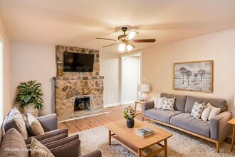 587 Shun Pike in Cottontown, TN - Foto de edificio - Building Photo