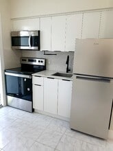 2489 SW 27th St in Miami, FL - Building Photo - Building Photo