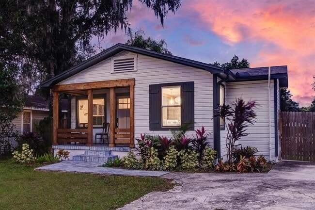 property at 1221 E Ida St