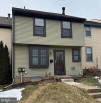 204 Livingston Ct in North Wales, PA - Building Photo