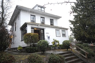 1821 17th Ave E in Seattle, WA - Foto de edificio - Building Photo