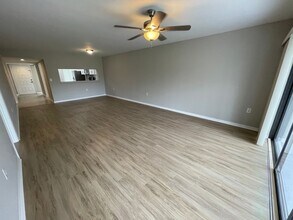 1200 Commonwealth Cir in Naples, FL - Building Photo - Building Photo