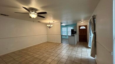 2027 Mission Field, Unit 341 in San Antonio, TX - Foto de edificio - Building Photo