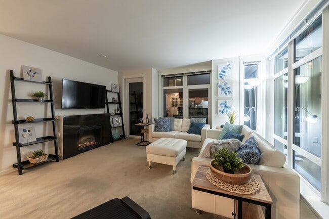 2721 1st Ave in Seattle, WA - Foto de edificio - Building Photo