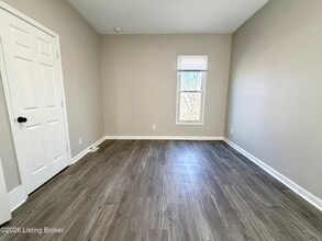 4207 W Market St in Louisville, KY - Building Photo - Building Photo