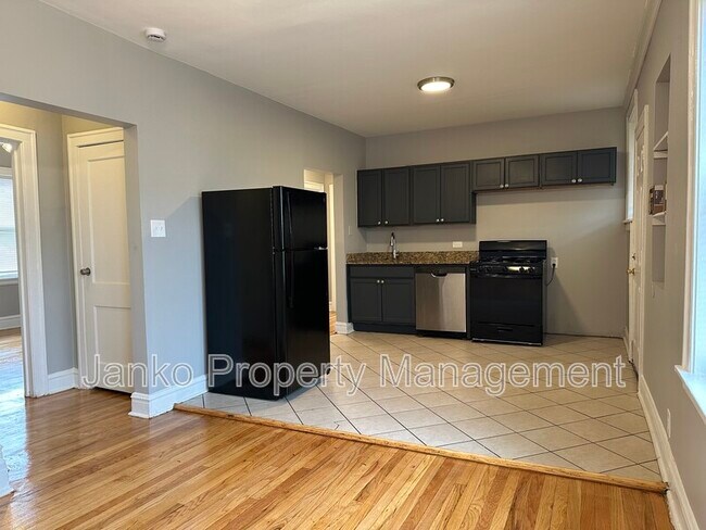 5605 W Wabansia Ave in Chicago, IL - Building Photo - Building Photo