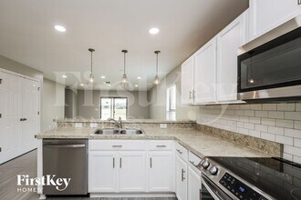 354 Shadow Lakes Dr in Lehigh Acres, FL - Building Photo - Building Photo