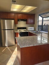 6560 Oakcreek Way in Citrus Heights, CA - Building Photo - Building Photo